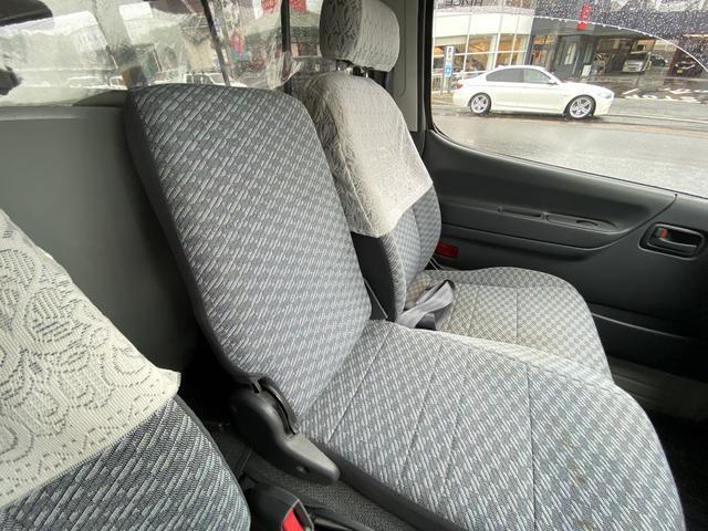 ハイエースバン ロングＤＸ　ＧＬパッケージ　集中ドアロック　車中泊仕様　木製棚＆ケース＆折り畳みテーブル２個天井、床、側面木板張り（32枚目）