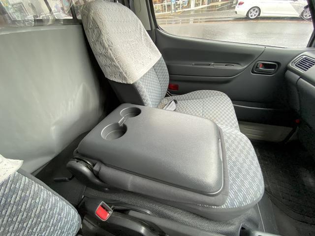 ハイエースバン ロングＤＸ　ＧＬパッケージ　集中ドアロック　車中泊仕様　木製棚＆ケース＆折り畳みテーブル２個天井、床、側面木板張り（33枚目）