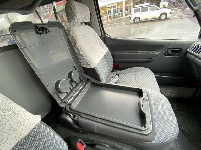 ハイエースバン ロングＤＸ　ＧＬパッケージ　集中ドアロック　車中泊仕様　木製棚＆ケース＆折り畳みテーブル２個天井、床、側面木板張り（34枚目）