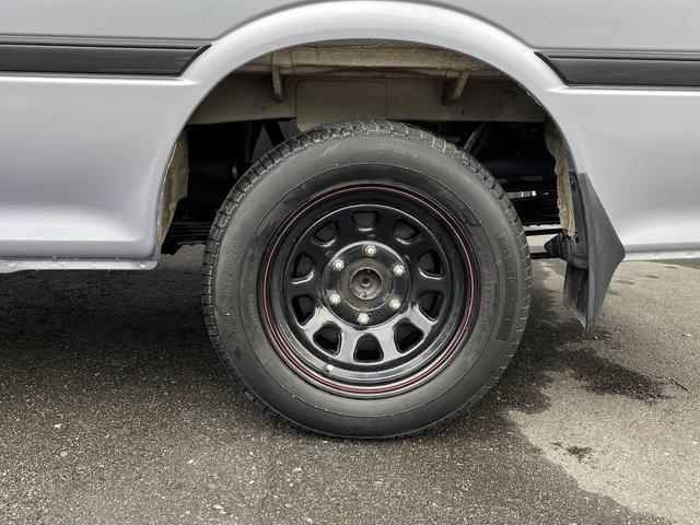 ハイエースバン ロングＤＸ　ＧＬパッケージ　集中ドアロック　車中泊仕様　木製棚＆ケース＆折り畳みテーブル２個天井、床、側面木板張り（39枚目）