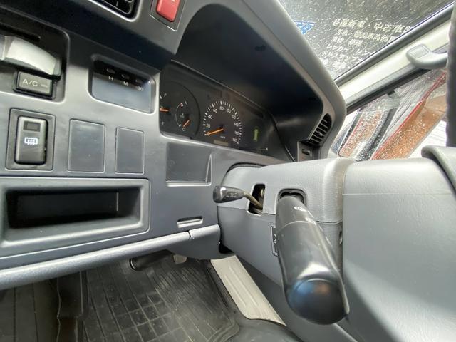 ハイエースバン ロングＤＸ　ＧＬパッケージ　集中ドアロック　車中泊仕様　木製棚＆ケース＆折り畳みテーブル２個天井、床、側面木板張り（43枚目）