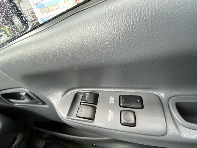 ハイエースバン ロングＤＸ　ＧＬパッケージ　集中ドアロック　車中泊仕様　木製棚＆ケース＆折り畳みテーブル２個天井、床、側面木板張り（44枚目）