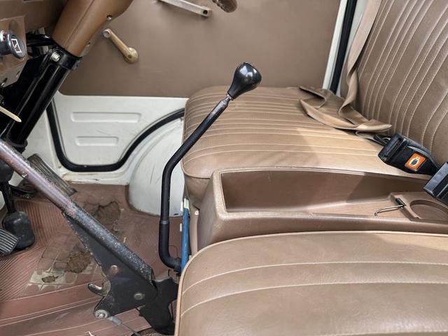 発進時や後退時に必ず操作するレバーです。操作のしやすさが肝になってきます。ぜひ一度体感してください。