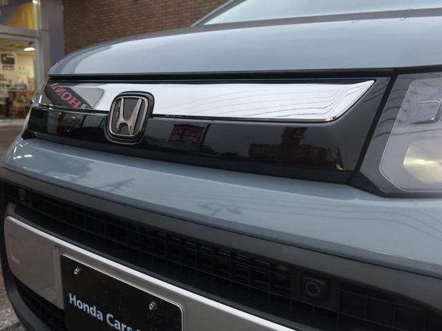 フリード e:HEVクロスター 新車未登録 ディーラーオプション装着車(フロントグリル ブラックエンブレム ボディーサイドモール) リアクーラー ホンダセンシング ブラインドスポットインフォメーション運転席助手席シートヒーター(10枚目)