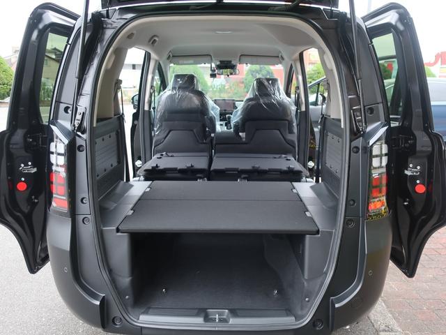フリード e:HEVクロスター 新車未登録 ディーラーオプション装着車(8インチコネクトナビ ETC車載器 FRドラレコ) ホンダセンシング ブラインドスポットインフォメーション 運転席助手席シートヒーター 15AW(12枚目)