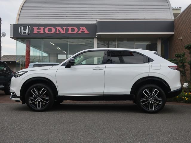 ヴェゼル ｅ：ＨＥＶ　Ｚ　新車未登録　ディーラーオプション装着車（フロントグリル　フォグライトガーニッシュ　Ｆロアスカート　ブラックエンブレム　ドアミラーカバー）ブラインドスポットインフォメーション　パワーテールゲート（7枚目）