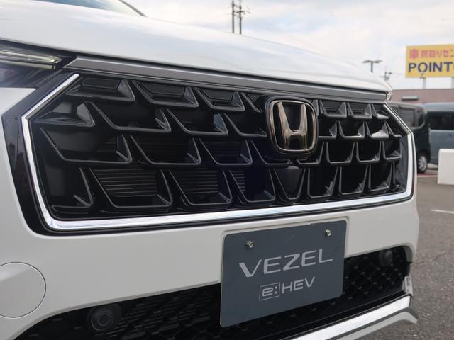 ヴェゼル ｅ：ＨＥＶ　Ｚ　新車未登録　ディーラーオプション装着車（フロントグリル　フォグライトガーニッシュ　Ｆロアスカート　ブラックエンブレム　ドアミラーカバー）ブラインドスポットインフォメーション　パワーテールゲート（9枚目）