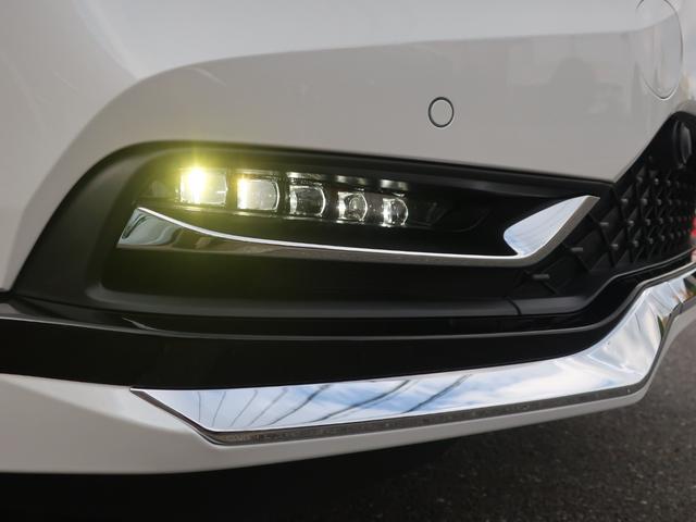 ヴェゼル ｅ：ＨＥＶ　Ｚ　新車未登録　ディーラーオプション装着車（フロントグリル　フォグライトガーニッシュ　Ｆロアスカート　ブラックエンブレム　ドアミラーカバー）ブラインドスポットインフォメーション　パワーテールゲート（10枚目）