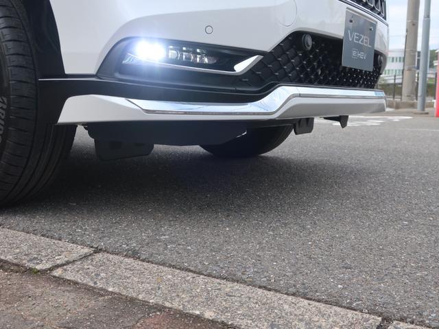 ヴェゼル ｅ：ＨＥＶ　Ｚ　新車未登録　ディーラーオプション装着車（フロントグリル　フォグライトガーニッシュ　Ｆロアスカート　ブラックエンブレム　ドアミラーカバー）ブラインドスポットインフォメーション　パワーテールゲート（11枚目）