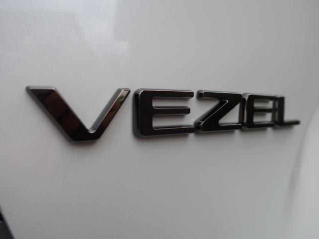 ヴェゼル ｅ：ＨＥＶ　Ｚ　新車未登録　ディーラーオプション装着車（フロントグリル　フォグライトガーニッシュ　Ｆロアスカート　ブラックエンブレム　ドアミラーカバー）ブラインドスポットインフォメーション　パワーテールゲート（13枚目）