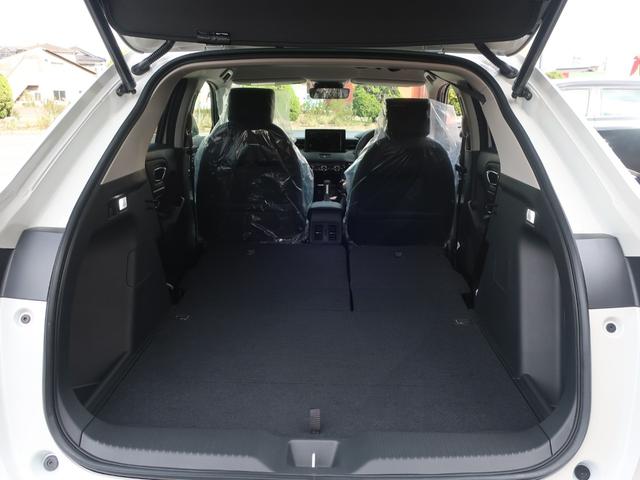 ヴェゼル ｅ：ＨＥＶ　Ｚ　新車未登録　ディーラーオプション装着車（フロントグリル　フォグライトガーニッシュ　Ｆロアスカート　ブラックエンブレム　ドアミラーカバー）ブラインドスポットインフォメーション　パワーテールゲート（17枚目）