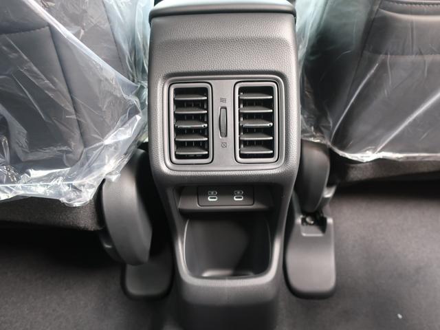 ヴェゼル ｅ：ＨＥＶ　Ｚ　新車未登録　ディーラーオプション装着車（フロントグリル　フォグライトガーニッシュ　Ｆロアスカート　ブラックエンブレム　ドアミラーカバー）ブラインドスポットインフォメーション　パワーテールゲート（19枚目）