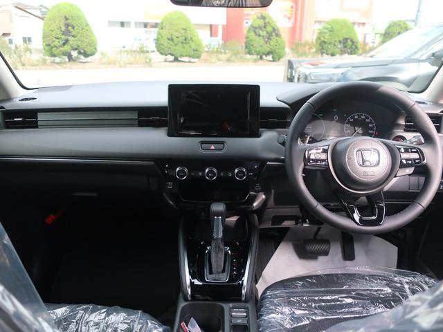 ヴェゼル ｅ：ＨＥＶ　Ｚ　新車未登録　ディーラーオプション装着車（フロントグリル　フォグライトガーニッシュ　Ｆロアスカート　ブラックエンブレム　ドアミラーカバー）ブラインドスポットインフォメーション　パワーテールゲート（20枚目）