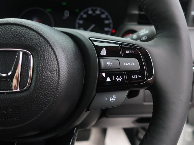 ヴェゼル ｅ：ＨＥＶ　Ｚ　新車未登録　ディーラーオプション装着車（フロントグリル　フォグライトガーニッシュ　Ｆロアスカート　ブラックエンブレム　ドアミラーカバー）ブラインドスポットインフォメーション　パワーテールゲート（25枚目）