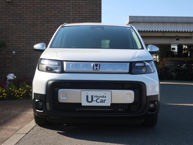 フリード クロスター　当店試乗車　ディーラーオプション装着車（８インチコネクトナビ　フロアマット）Ｂカメラ　ホンダセンシング　ブラインドスポットインフォメーション　両側パワスラ　運転席助手席シートヒーター１５ＡＷ（4枚目）