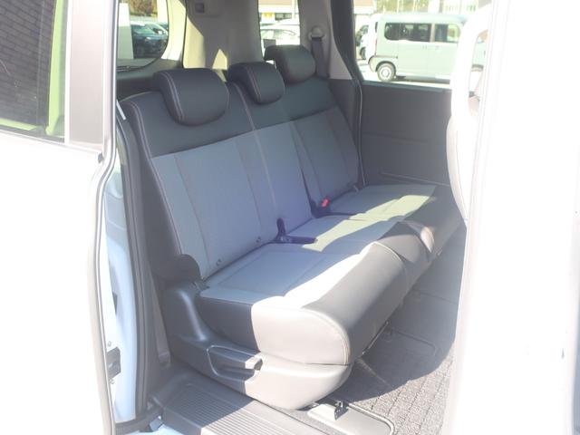 フリード クロスター　当店試乗車　ディーラーオプション装着車（８インチコネクトナビ　フロアマット）Ｂカメラ　ホンダセンシング　ブラインドスポットインフォメーション　両側パワスラ　運転席助手席シートヒーター１５ＡＷ（10枚目）