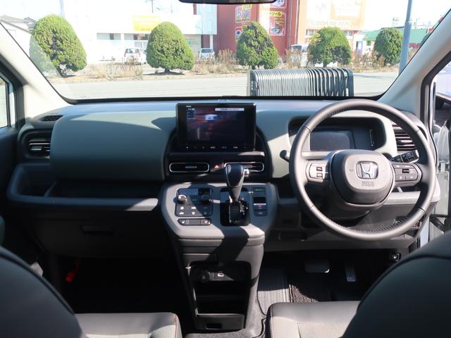 フリード クロスター　当店試乗車　ディーラーオプション装着車（８インチコネクトナビ　フロアマット）Ｂカメラ　ホンダセンシング　ブラインドスポットインフォメーション　両側パワスラ　運転席助手席シートヒーター１５ＡＷ（13枚目）