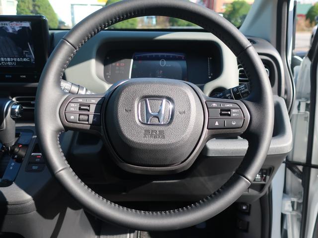 フリード クロスター　当店試乗車　ディーラーオプション装着車（８インチコネクトナビ　フロアマット）Ｂカメラ　ホンダセンシング　ブラインドスポットインフォメーション　両側パワスラ　運転席助手席シートヒーター１５ＡＷ（14枚目）