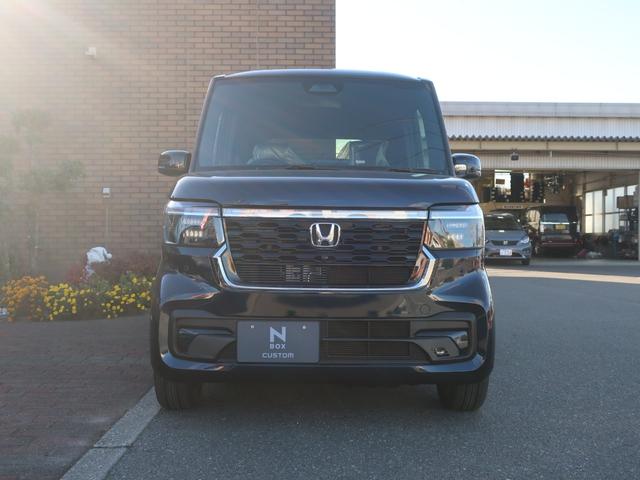N-BOXカスタム ターボ 新車未登録 ディーラーオプション装着車(8インチコネクトナビ)ホンダセンシング Bカメラ 両側パワスラ 運転席助手席シートヒーター 本革巻ステアリング パドルシフト(4枚目)