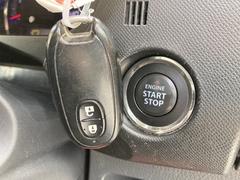 プッシュスタートスイッチです。最近ではスマートキーと言えばこのボタンですね。鞄から取り出さなくても走り出すことができます。 4