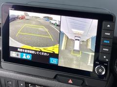 バックカメラも装備しております。車庫入れの苦手なお客様も安心！重宝してくれます！ 4