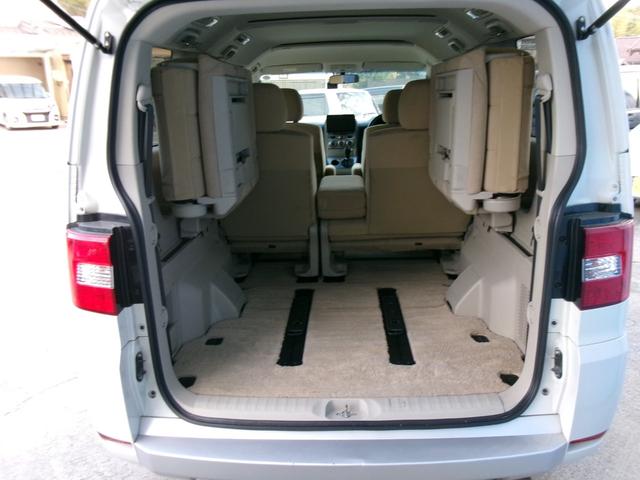 ３列目のシートを格納すれば更にスペース広がります！