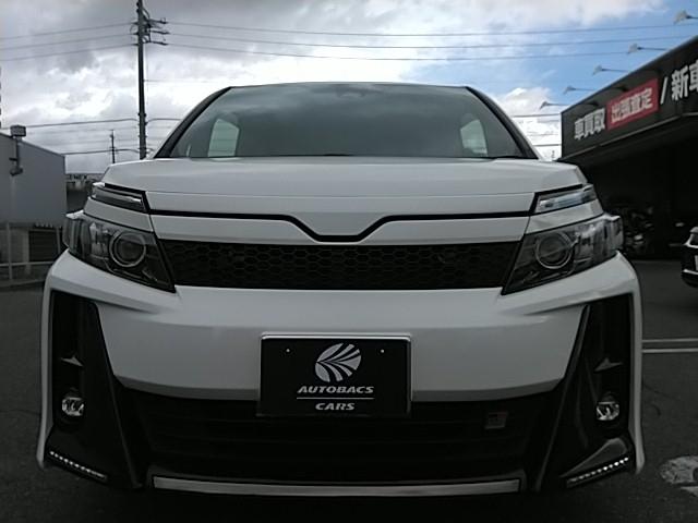 ヴォクシー ＺＳ　ＧＲスポーツ　ワンオーナー　キーレス　フルセグ　ナビ＆ＴＶ　１８アルミホイール　乗車定員７人　エアバッグ　オートマ　フル装備　ＥＴＣ　バックカメラ　スマートキー（4枚目）