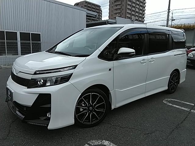 ヴォクシー ＺＳ　ＧＲスポーツ　ワンオーナー　キーレス　フルセグ　ナビ＆ＴＶ　１８アルミホイール　乗車定員７人　エアバッグ　オートマ　フル装備　ＥＴＣ　バックカメラ　スマートキー（6枚目）