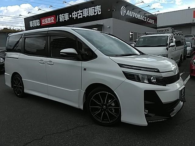 ヴォクシー ＺＳ　ＧＲスポーツ　ワンオーナー　キーレス　フルセグ　ナビ＆ＴＶ　１８アルミホイール　乗車定員７人　エアバッグ　オートマ　フル装備　ＥＴＣ　バックカメラ　スマートキー（7枚目）