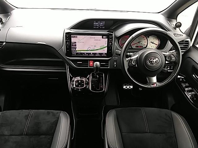 ヴォクシー ＺＳ　ＧＲスポーツ　ワンオーナー　キーレス　フルセグ　ナビ＆ＴＶ　１８アルミホイール　乗車定員７人　エアバッグ　オートマ　フル装備　ＥＴＣ　バックカメラ　スマートキー（9枚目）