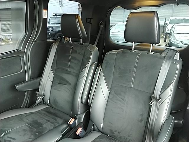 ヴォクシー ＺＳ　ＧＲスポーツ　ワンオーナー　キーレス　フルセグ　ナビ＆ＴＶ　１８アルミホイール　乗車定員７人　エアバッグ　オートマ　フル装備　ＥＴＣ　バックカメラ　スマートキー（13枚目）