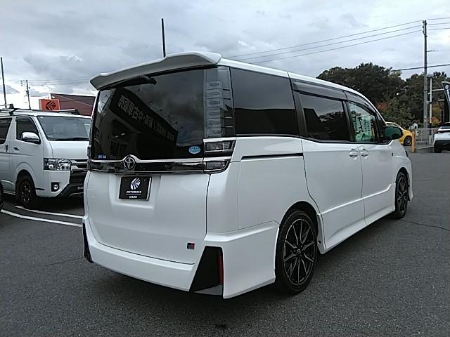 ヴォクシー ＺＳ　ＧＲスポーツ　ワンオーナー　キーレス　フルセグ　ナビ＆ＴＶ　１８アルミホイール　乗車定員７人　エアバッグ　オートマ　フル装備　ＥＴＣ　バックカメラ　スマートキー（19枚目）