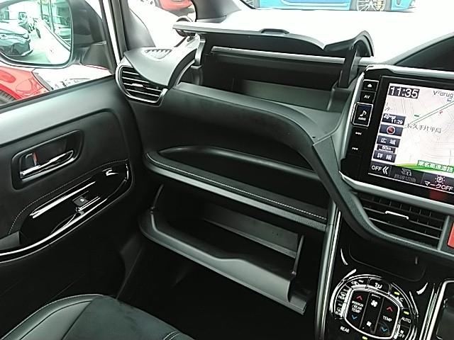 ヴォクシー ＺＳ　ＧＲスポーツ　ワンオーナー　キーレス　フルセグ　ナビ＆ＴＶ　１８アルミホイール　乗車定員７人　エアバッグ　オートマ　フル装備　ＥＴＣ　バックカメラ　スマートキー（26枚目）