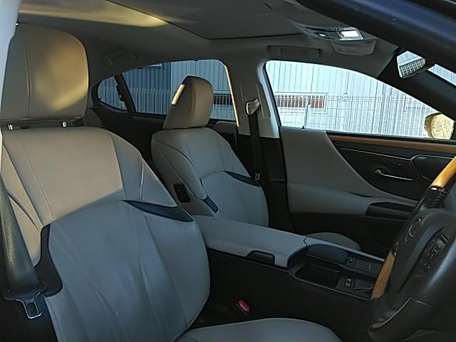 ＥＳ ＥＳ３００ｈ　バージョンＬ　ワンオーナー　サンルーフ　革シート　キーレス　フルセグ　ナビ＆ＴＶ　１８アルミホイール　エアバッグ　オートマ　フル装備　ＥＴＣ　バックカメラ　スマートキー（10枚目）