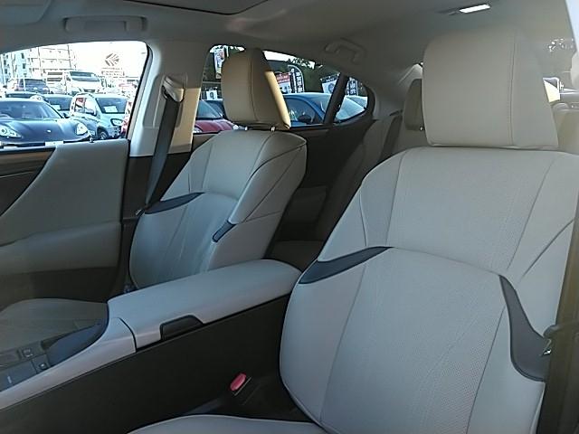 ＥＳ ＥＳ３００ｈ　バージョンＬ　ワンオーナー　サンルーフ　革シート　キーレス　フルセグ　ナビ＆ＴＶ　１８アルミホイール　エアバッグ　オートマ　フル装備　ＥＴＣ　バックカメラ　スマートキー（11枚目）