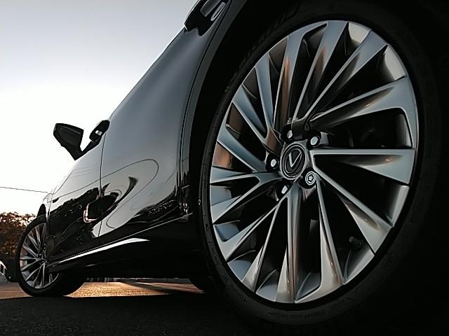 ＥＳ ＥＳ３００ｈ　バージョンＬ　ワンオーナー　サンルーフ　革シート　キーレス　フルセグ　ナビ＆ＴＶ　１８アルミホイール　エアバッグ　オートマ　フル装備　ＥＴＣ　バックカメラ　スマートキー（20枚目）