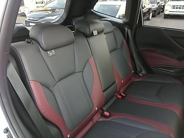 フォレスター STIスポーツ ワンオーナー 革シート キーレス フルセグ ナビ&TV 18アルミホイール エアバッグ オートマ フル装備 ETC バックカメラ スマートキー(12枚目)