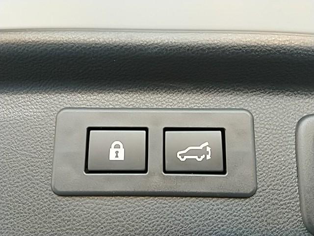 フォレスター STIスポーツ ワンオーナー 革シート キーレス フルセグ ナビ&TV 18アルミホイール エアバッグ オートマ フル装備 ETC バックカメラ スマートキー(20枚目)