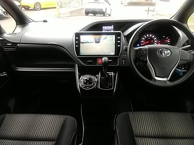 ヴォクシー ＺＳ　煌ＩＩ　ワンオーナー　キーレス　フルセグ　ナビ＆ＴＶ　乗車定員７人　エアバッグ　オートマ　フル装備　ＥＴＣ　バックカメラ　スマートキー（9枚目）