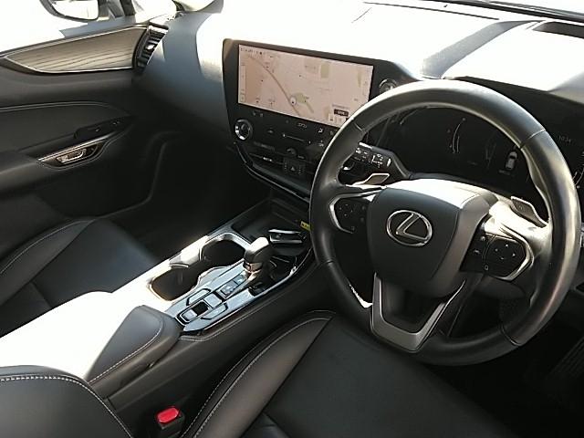 ＮＸ ＮＸ２５０　バージョンＬ　ワンオーナー　サンルーフ　革シート　キーレス　フルセグ　ナビ＆ＴＶ　２０アルミホイール　エアバッグ　オートマ　フル装備　ＥＴＣ　バックカメラ　スマートキー（2枚目）