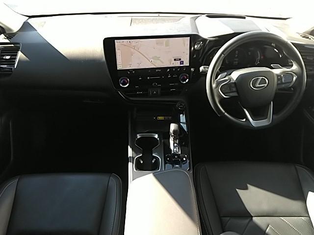 ＮＸ ＮＸ２５０　バージョンＬ　ワンオーナー　サンルーフ　革シート　キーレス　フルセグ　ナビ＆ＴＶ　２０アルミホイール　エアバッグ　オートマ　フル装備　ＥＴＣ　バックカメラ　スマートキー（9枚目）