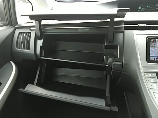 プリウス Ｇ　キーレス　ナビ　１５アルミホイール　エアバッグ　オートマ　フル装備　ＨＩＤヘッドライト　ＥＴＣ　バックカメラ　スマートキー（22枚目）