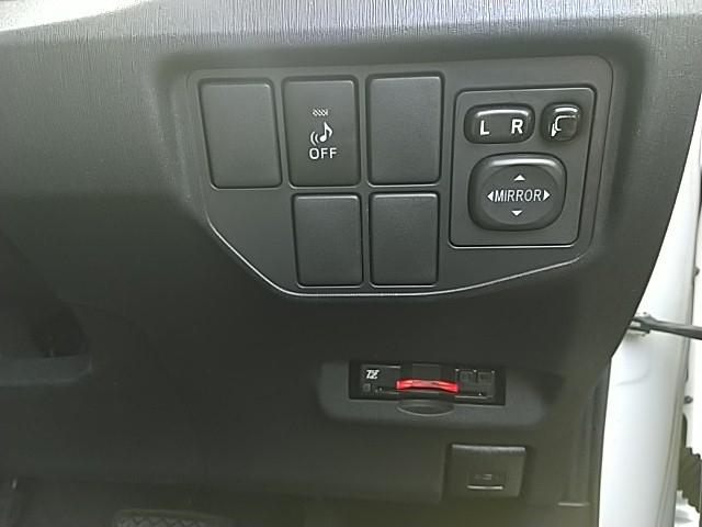 プリウス Ｇ　キーレス　ナビ　１５アルミホイール　エアバッグ　オートマ　フル装備　ＨＩＤヘッドライト　ＥＴＣ　バックカメラ　スマートキー（25枚目）