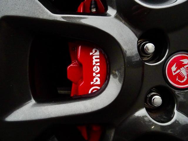 アバルト１２４ スパイダー ベースグレード　６ＭＴ　ロッソコスタブラーヴァ１９７２　６ＭＴ　／　ｂｒｅｍｂｏブレーキキャリパー　／　ナビＴＶバックカメラ　／（17枚目）