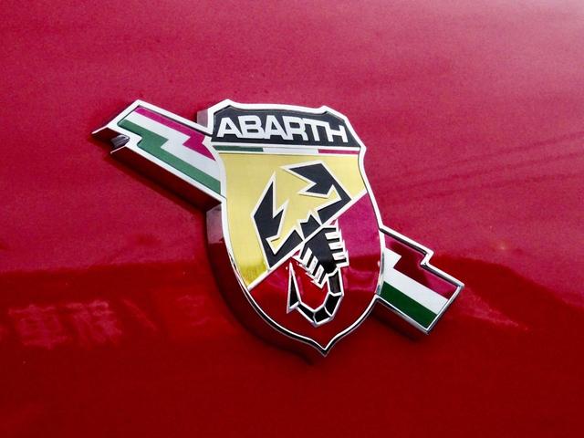 アバルト１２４ スパイダー ベースグレード　６ＭＴ　ロッソコスタブラーヴァ１９７２　６ＭＴ　／　ｂｒｅｍｂｏブレーキキャリパー　／　ナビＴＶバックカメラ　／（53枚目）