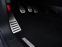広いフットスペースこそ、左ハンドルABARTH595の魅力であり醍醐味である!