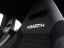 シートには”ABARTH”のロゴが輝く!シートについてはこれだけではない!続く
