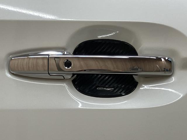 N-BOXカスタム G・Lホンダセンシング OBD診断済/法定点検整備済/2トーンカラースタイル/純正オプションナビ/地デジ/Bluetoothオーディオ/無限ドアミラーカバー/ホンダセンシング/衝突軽減ブレーキ/LEDヘッドランプ/1オーナー(16枚目)