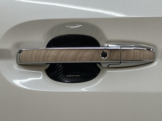N-BOXカスタム G・Lホンダセンシング OBD診断済/法定点検整備済/2トーンカラースタイル/純正オプションナビ/地デジ/Bluetoothオーディオ/無限ドアミラーカバー/ホンダセンシング/衝突軽減ブレーキ/LEDヘッドランプ/1オーナー(19枚目)