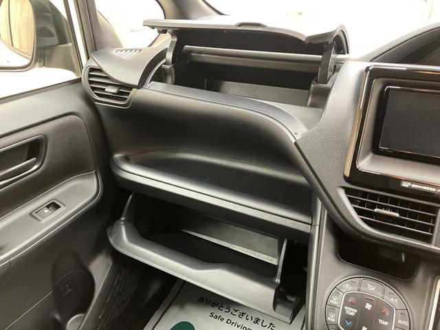 ヴォクシー Ｘ　ＯＢＤ診断済／法定点検整備済／セーフティセンス／プリクラッシュセーフティシステム／レーンディパーチャーアラート／スマートエントリーシステム／純正オプションナビ／地デジ／クルーズコントロール（70枚目）